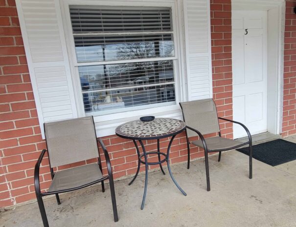 Premium Double Queen Covered Porch Table And Chairs