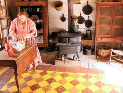 Land Between The Lakes The Homeplace 1850s Working Farm Kitchen